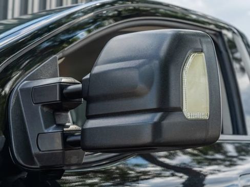 Used 2017 Nissan Titan S RWD image 13