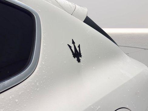 Used 2023 Maserati Levante Modena AWD/4WD image 31