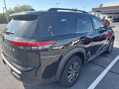 Used 2024 Nissan Pathfinder SV image 4