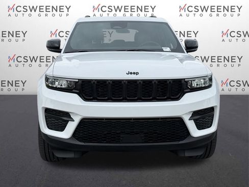 New 2025 Jeep Grand Cherokee Altitude image 8