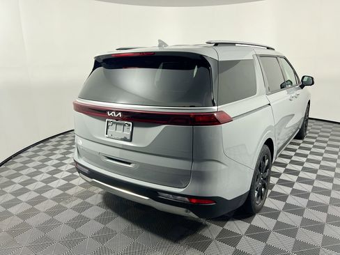 Used 2023 Kia Carnival SX Prestige FWD image 3