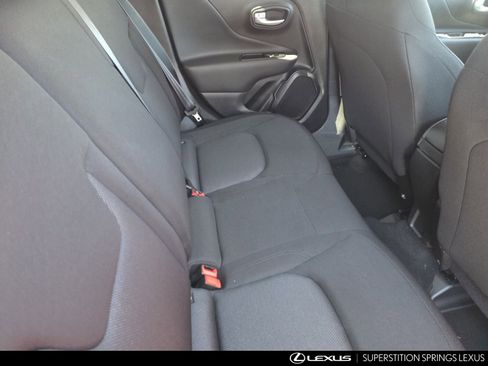 Used 2023 Jeep Renegade Latitude AWD/4WD image 28