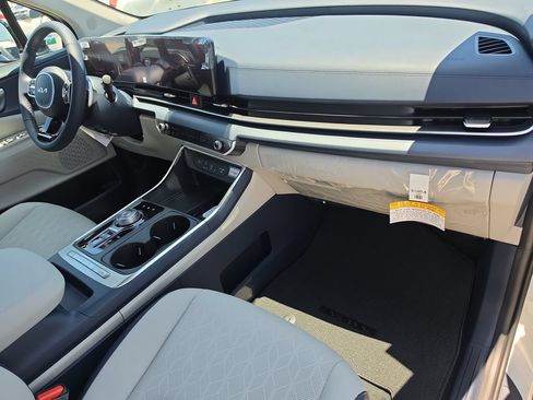 New 2026 Kia Carnival EX FWD image 12