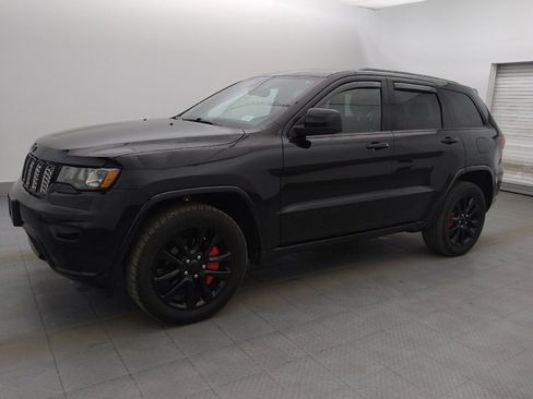 Used 2020 Jeep Grand Cherokee Altitude AWD/4WD image 2