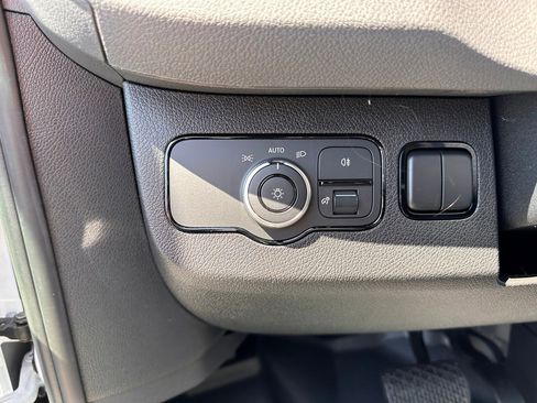 Used 2025 Mercedes-Benz Sprinter 2500 image 11