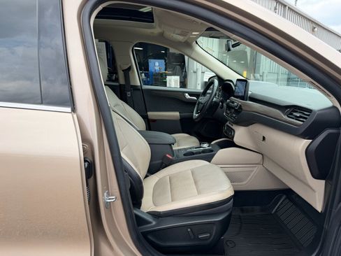 Used 2020 Ford Escape Titanium w/ Titanium Premium Package 2.0 AWD/4WD image 9