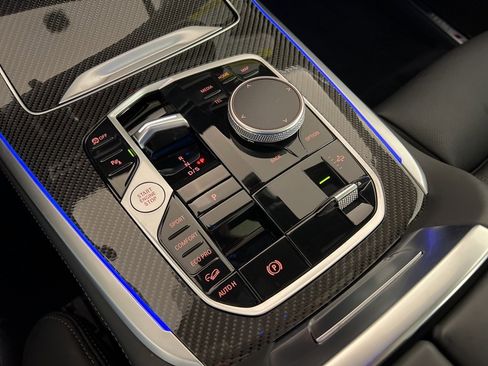 Used 2025 BMW X7 M60i w/ Climate Comfort Package image 21