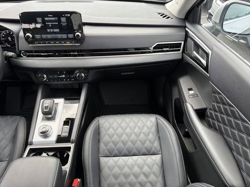 Used 2024 Mitsubishi Outlander SEL image 17
