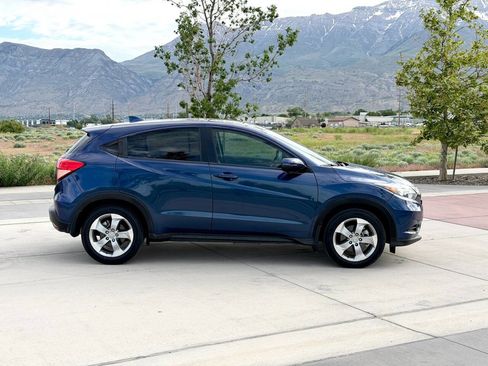 Used 2017 Honda HR-V EX image 4