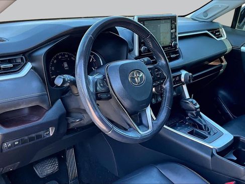 Used 2019 Toyota RAV4 Limited FWD image 17