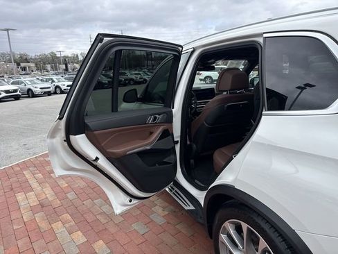 Used 2025 BMW X5 xDrive50e AWD/4WD image 27