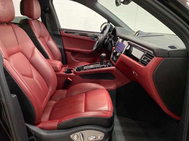 Used 2024 Porsche Macan S AWD/4WD image 25
