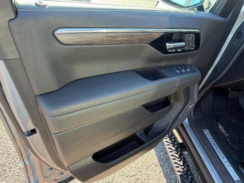 New 2026 Chevrolet Suburban Z71 w/ Comfort Package AWD/4WD image 15