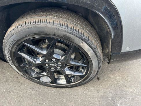 Used 2025 Chevrolet Traverse RS image 36