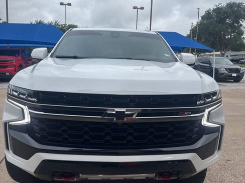 Used 2022 Chevrolet Tahoe Z71 w/ Luxury Package AWD/4WD image 2
