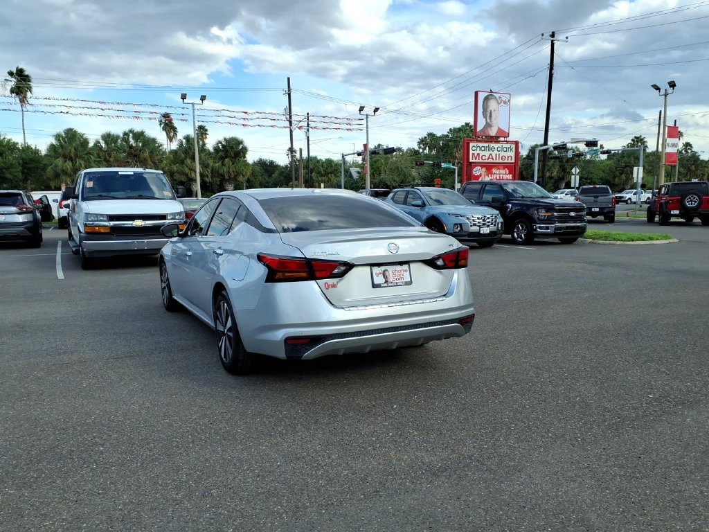 Used 2022 Nissan Altima 2.5 SV FWD image 3