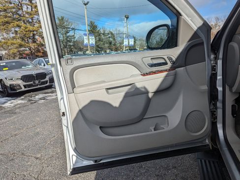 Used 2012 Chevrolet Tahoe LTZ image 18