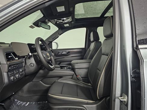 New 2026 Chevrolet Suburban Premier w/ Sun And Tow Package image 23