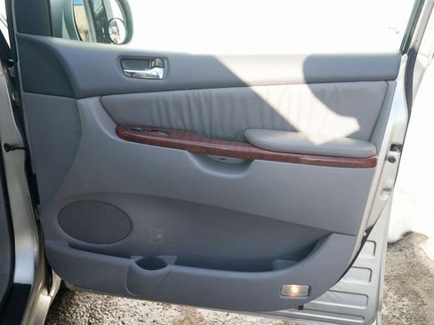 Used 2005 Toyota Sienna XLE image 25