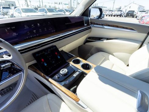 Certified 2025 Cadillac Escalade Sport Platinum w/ LPO, ONYX Package image 39