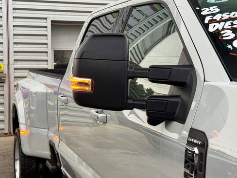 Used 2025 Ford F450 Lariat image 9