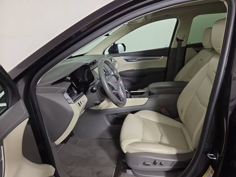Used 2018 Cadillac XT5 Luxury w/ Driver Awareness Package FWD image 13