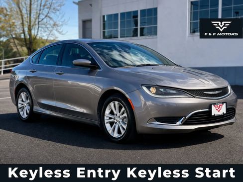 Used 2015 Chrysler 200 Limited image 1