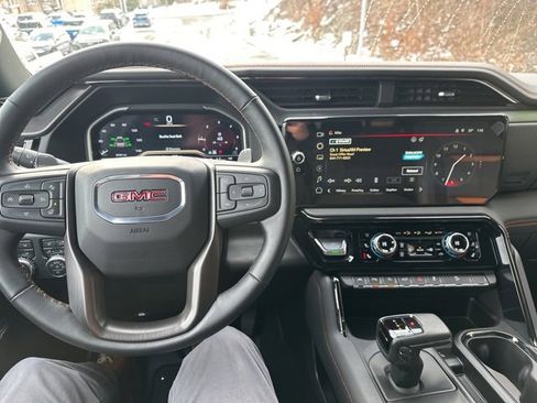Used 2024 GMC Sierra 1500 AT4 w/ Technology Package image 9