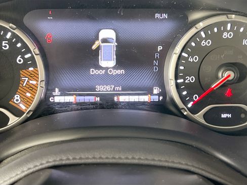 Used 2023 Jeep Renegade Latitude w/ Sun/Sound Group image 12