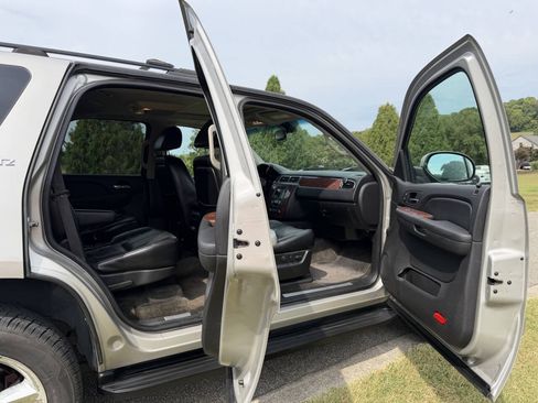 Used 2007 Chevrolet Tahoe LTZ w/ LTZ Preferred Equipment Group AWD/4WD image 13