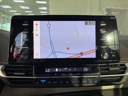 Used 2021 Toyota Sienna Platinum image 29