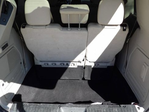 Used 2012 Chrysler Town & Country Limited w/ Luxury Group image 28