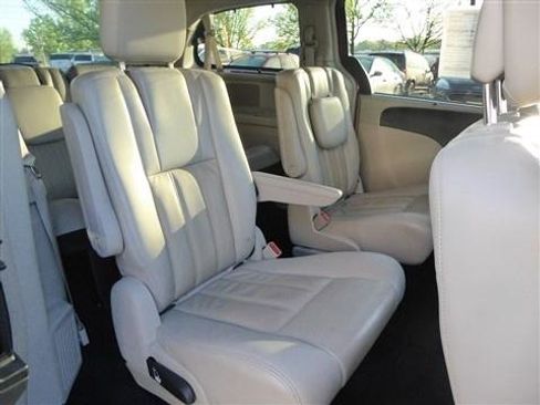 Used 2012 Chrysler Town & Country Touring-L w/ Entertainment Group #2 FWD image 17