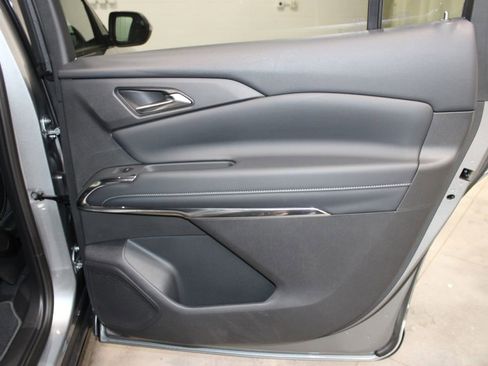 New 2026 Chevrolet Traverse LT w/ Sun and Wheel Package FWD image 29