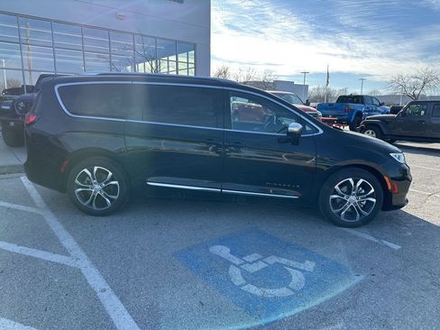 New 2026 Chrysler Pacifica Pinnacle image 37