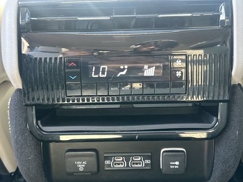 Used 2023 Jeep Wagoneer L 4WD w/ Premium Group I image 25