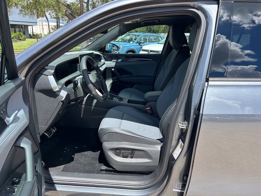 New 2026 Volkswagen Tiguan SE R-Line FWD image 15