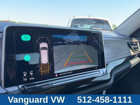 Used 2024 Volkswagen Atlas SEL AWD/4WD image 16