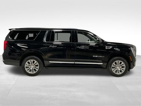 Used 2025 GMC Yukon XL Denali AWD/4WD image 3