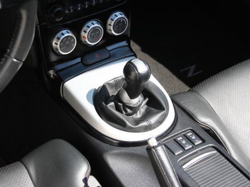 Used 2006 Nissan 350Z Touring RWD image 38