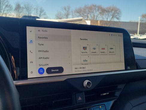 Used 2023 Toyota Crown Limited image 24