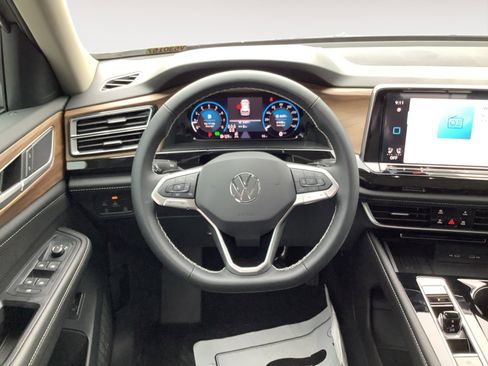 New 2025 Volkswagen Atlas SE FWD image 15