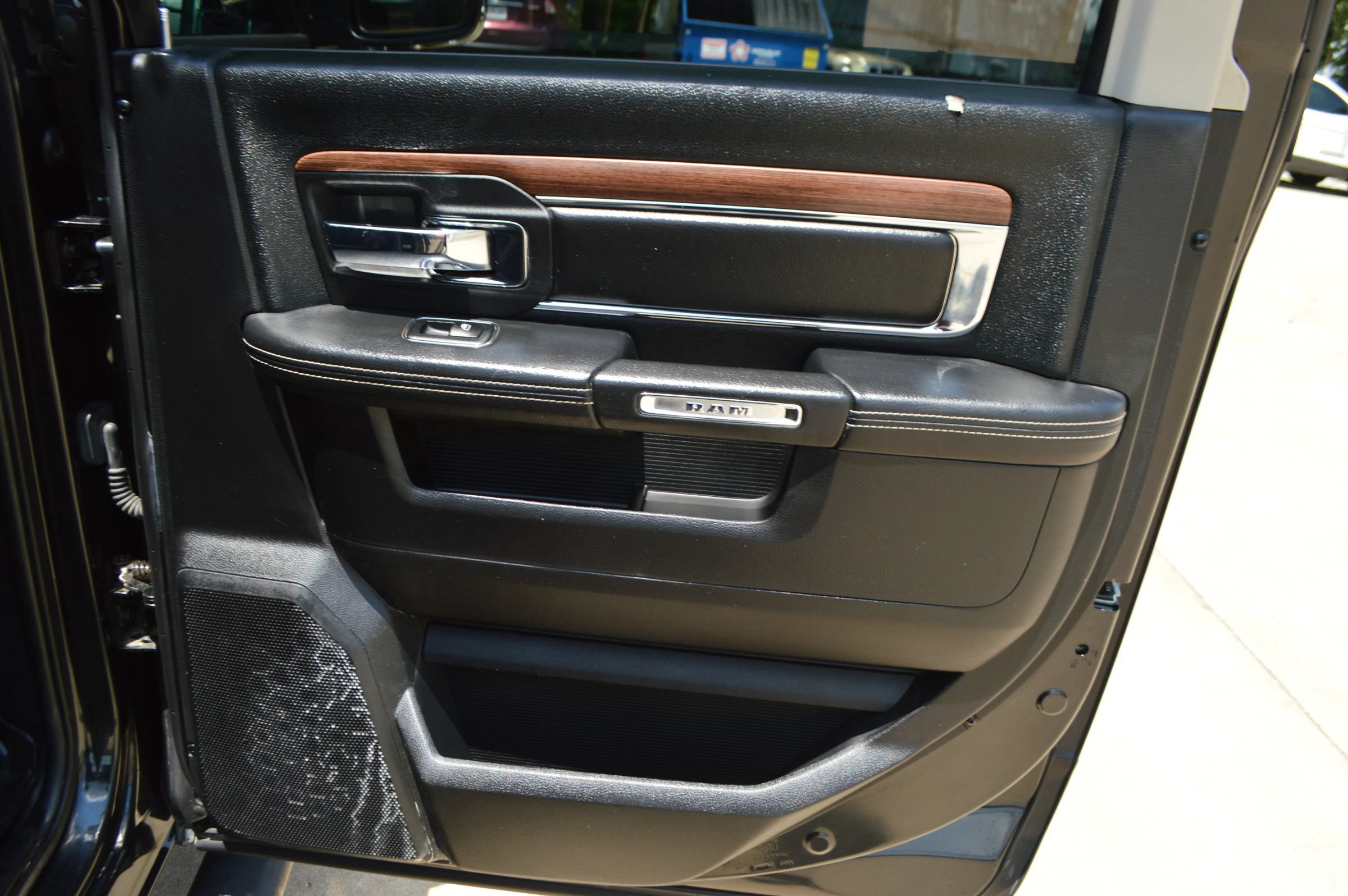Used 2015 RAM 1500 Laramie w/ Convenience Group AWD/4WD image 25