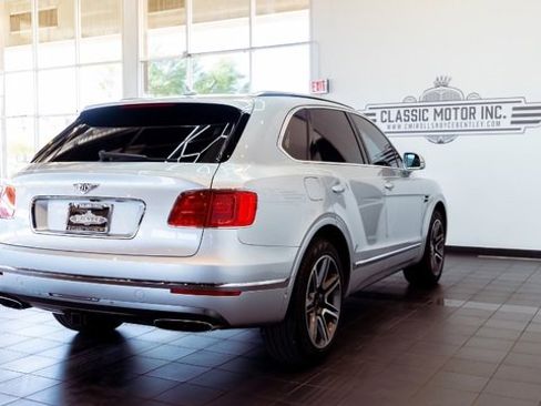 Used 2018 Bentley Bentayga image 8