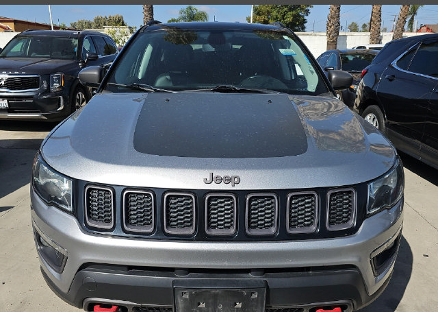 Used 2019 Jeep Compass Trailhawk AWD/4WD image 2