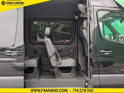 Used 2019 Mercedes-Benz Sprinter 2500 image 2