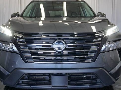 Used 2025 Nissan Rogue SV FWD image 3