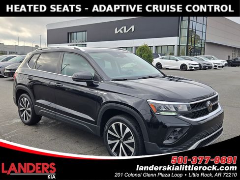 Used 2024 Volkswagen Taos SE image 1