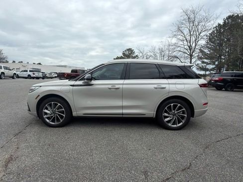 Used 2024 Lincoln Corsair Grand Touring image 5