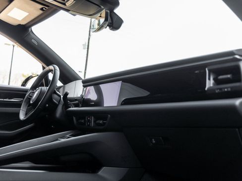 Certified 2025 Porsche Macan Electric image 45